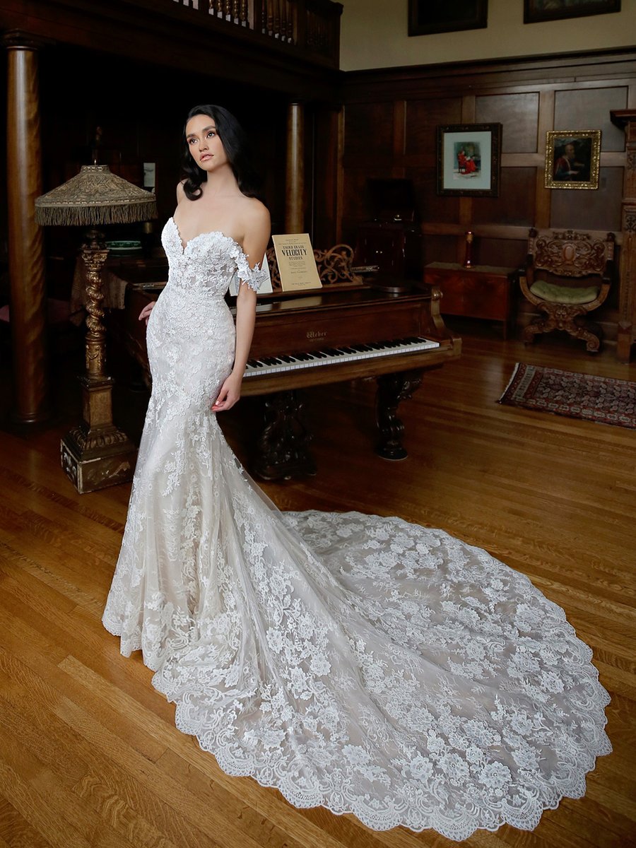 Start the new year right with the beautiful MARIJA gown 😍😍

bit.ly/BlueMarija