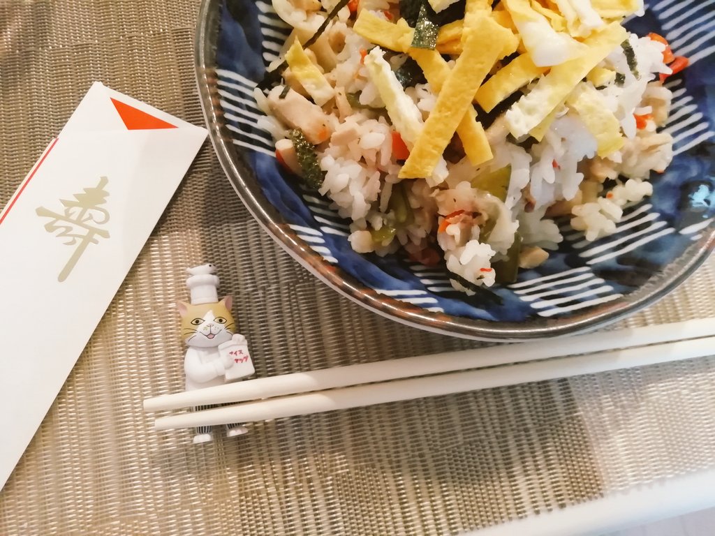 tsukasacook's tweet photo. 今日、朝ごはんを食べようと席についたら…

ボリスにこんな活用法が！

あまりのシックリさに思わず📸

#ナイスキャッツ 
#ヒグチユウコ 
#ボリス雑貨店 https://t.co/666ijqcPKE