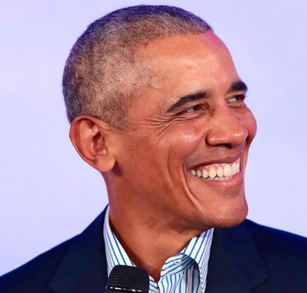 Telemundo's tweet photo. Los latinos que #BarackObama incluyó en sus listas de lo mejor de 2019. Vía @latinxnow (📸 #michelleandbarack) 👉https://t.co/39bEB9Nvij https://t.co/S55sGkQsqn