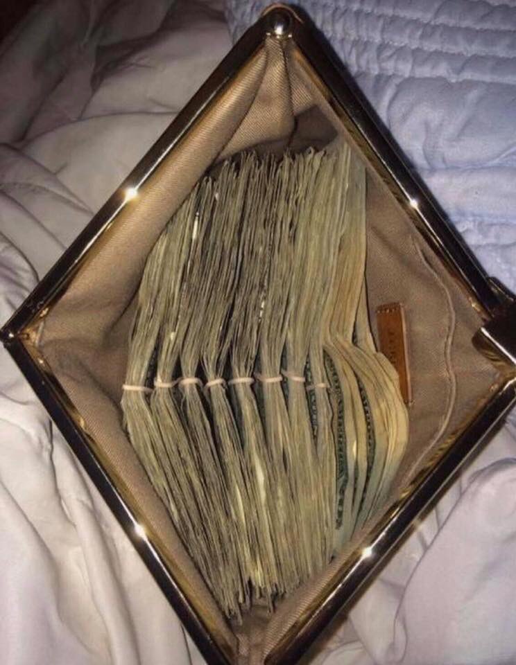 Tweet de la suerte para un celular nuevo, perfect skin, viajes y mucho dinero para este 2020 🥂