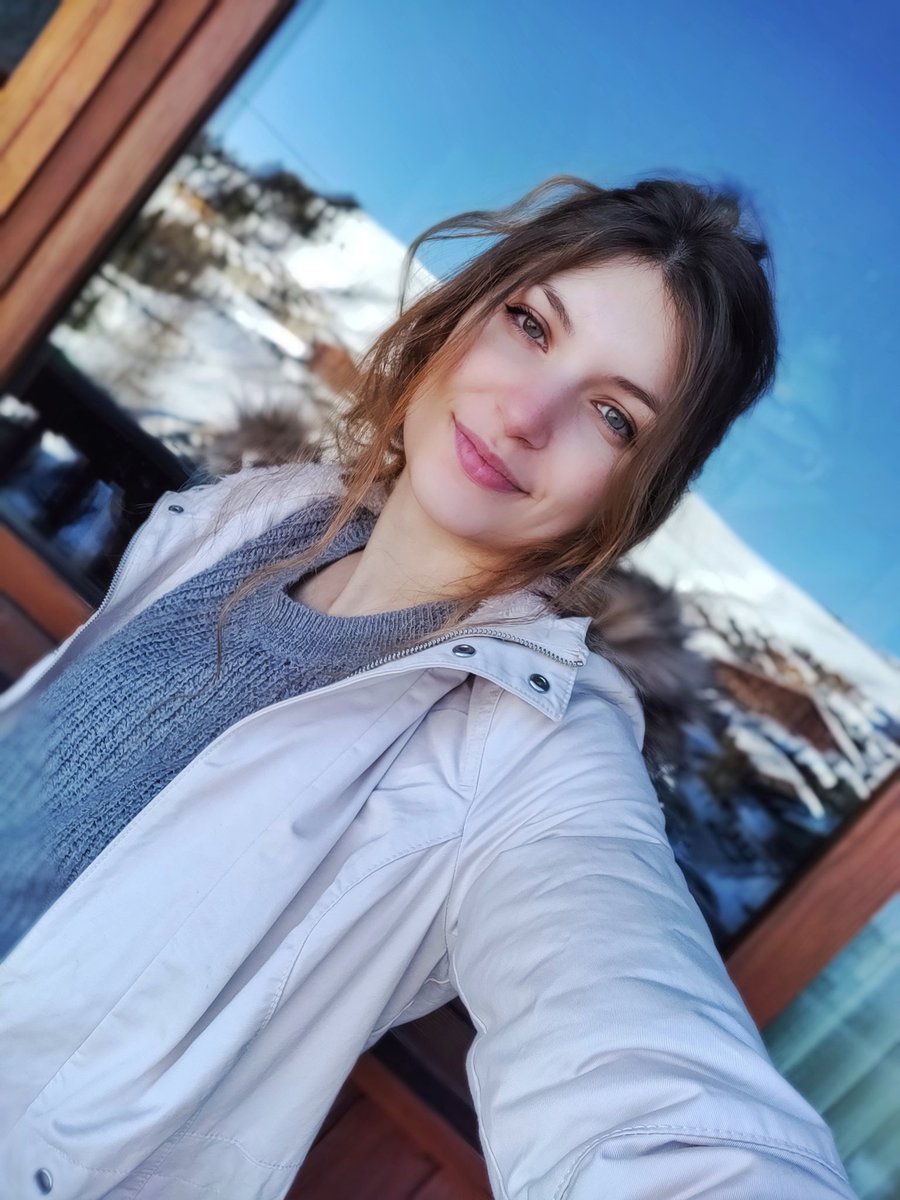 E_Merizium's tweet photo. #Startofthedecade vs #EndOfTheDecade
Oui, je portais des ballerines avec des pantalons patte d'eph, et même que dans ma tête ça faisait trop adulte, laissez moi 😭 https://t.co/5YJLbNrPiK