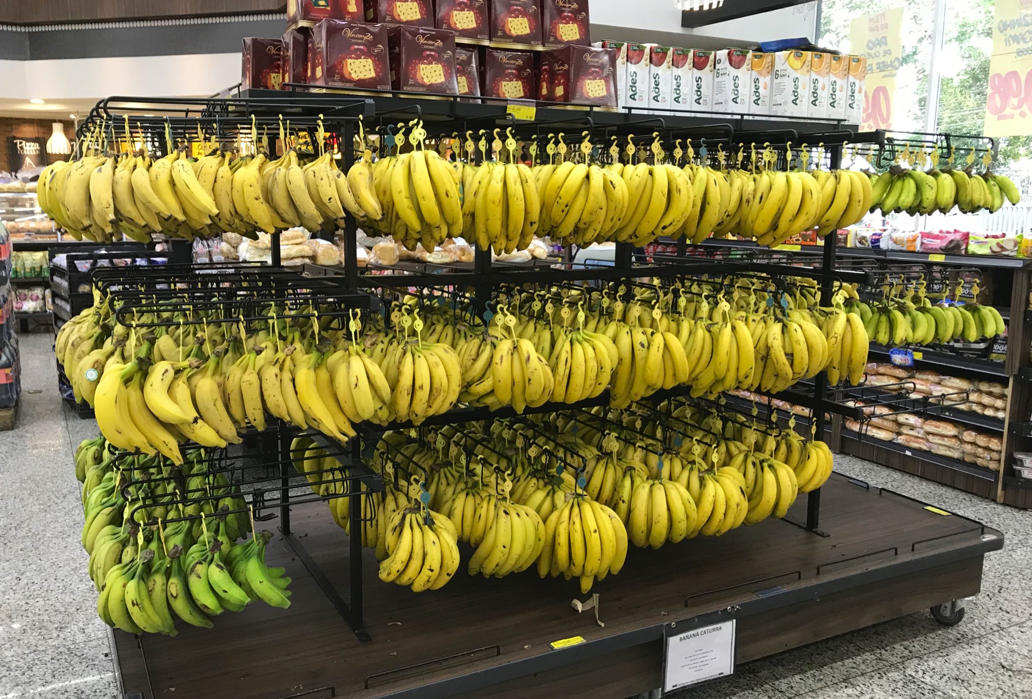ブラジルのバナナ売り場がドンキーコングのボーナスステージだった 話題の画像プラス ブラジルのバナナ売り場がドンキーコングのボーナスステージだった 話題の画像プラス