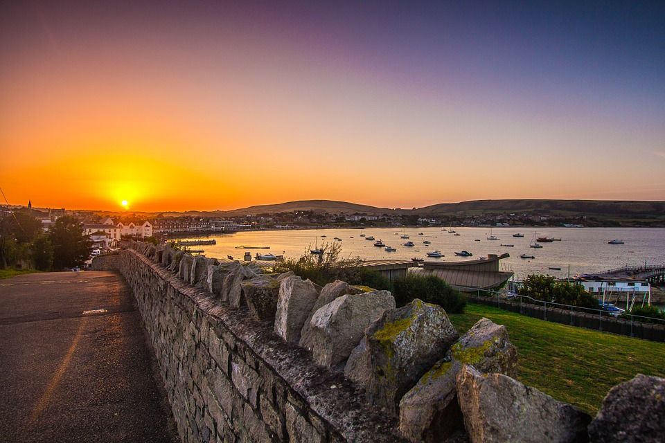 TheHolidayCots's tweet photo. Discover scenic #Swanage with a relaxing stay at Swanwic House! Explore the harbour, admire the stunning coastal views & visit the many nearby attractions.
ποΈ Sleeps 1-4
https://t.co/ToSt4xFu34
#Dorset #HolidayFlat #SelfCatering #SeaViews #England #PetFriendly https://t.co/i4LMEFNm2r