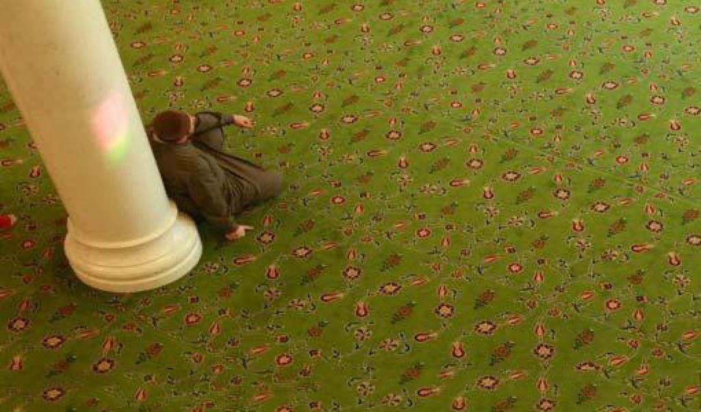3llliiil's tweet photo. " إنا لله وإنا إليه راجعون " .. 
قد يفزع الكثير من رؤية هذه الآية .. لأنها ارتبطت بأخبار الوفيات .. 
لكن لا يعرفون أن من بين معانيها الراحة والأمان .. وأنها سلوان القلوب الفزعة .. وراحة الأرواح المتعبة .. 
لماذا ؟ إلى من سنرجع ؟ 
إلى الرحمن الرحيم " .. https://t.co/OYgTdJBsZ8