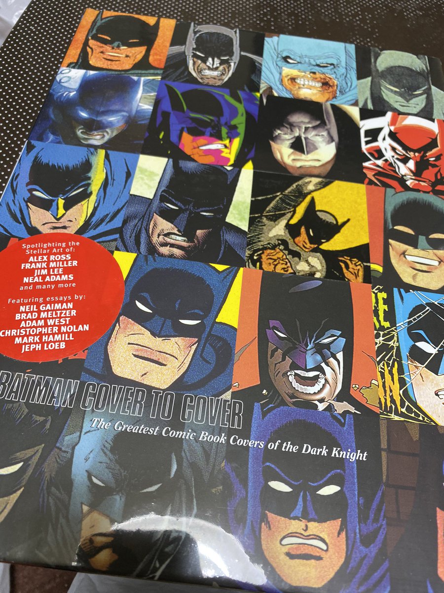 とも犬 ヴァースコミックス袋開けた バットマンのカバーアートコレクションが入ってた これだけで大当たりな気がするw Batman Cover To Cover アメコミ ヴァースコミックス袋