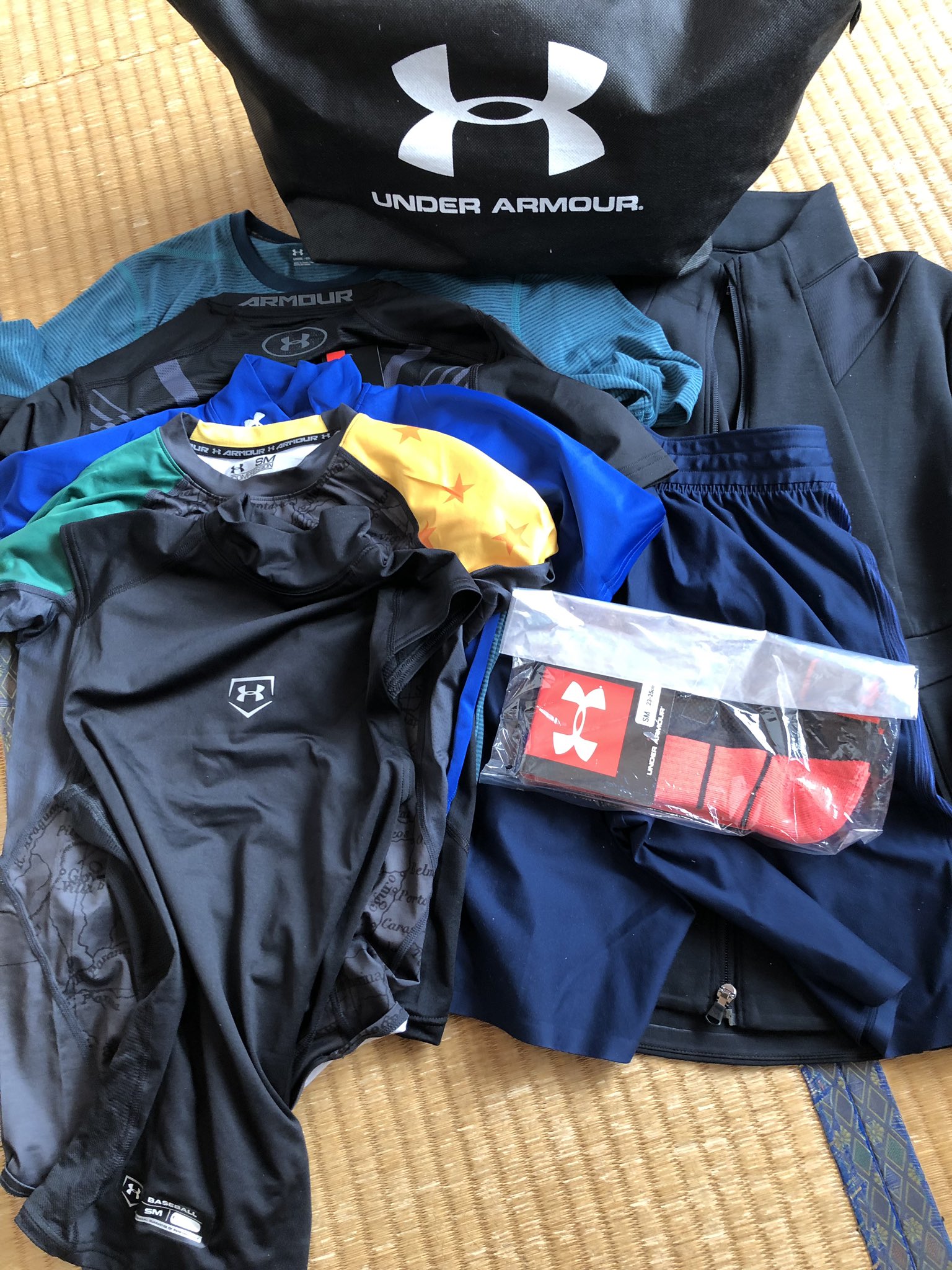 画像 昨日あしびなーでアンダーアーマーの福袋購入しました 1万円で5万円分入ってて満足 筋トレ頑張ります T Co Rof61i2svl まとめダネ