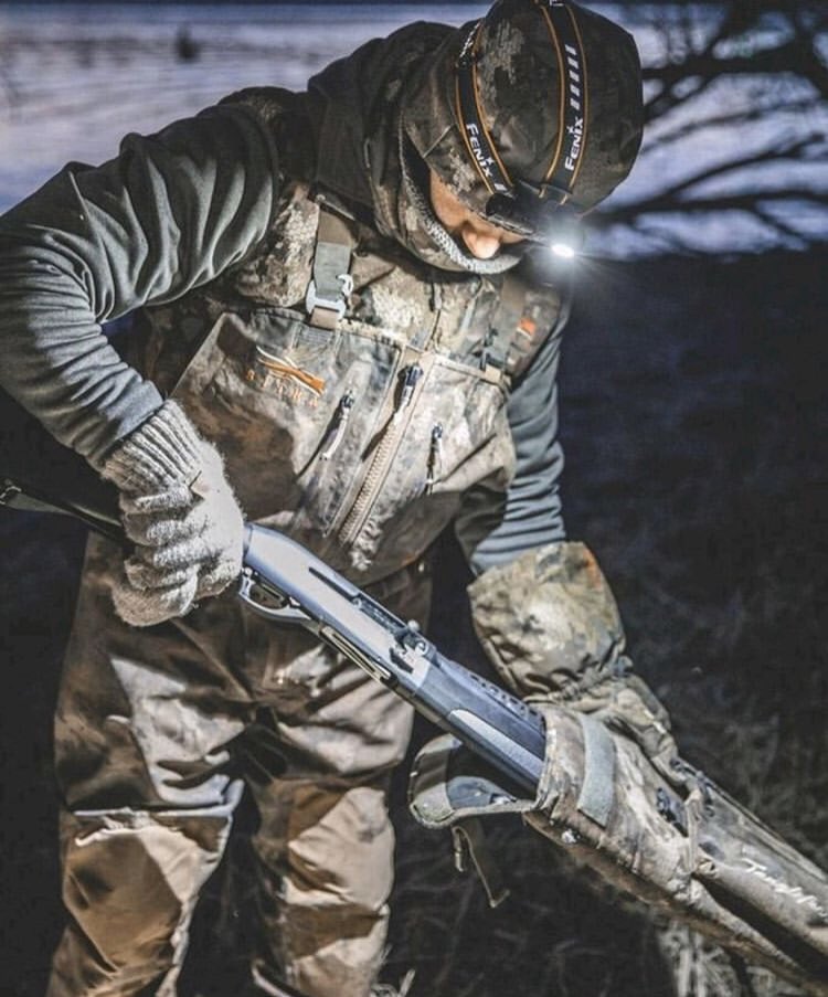 FenixProducts's tweet photo. The floodlight of HM61R is so beautiful that you can focus on your work.
#fenixlight #hunting #headlamp #HM61R https://t.co/IHtilp65tP