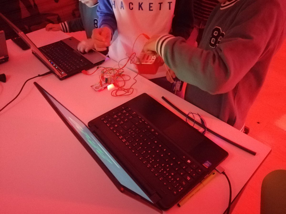 hackandtechclub's tweet image. ¡Conseguimos escapar! Lo pasamos genial, aprendimos a programar con True True, trabajamos en equipo, desarrollamos la creatividad y logramos resolver la prueba a tiempo. Y lo mejor...¡Lo pasamos de maravilla! #hackandtechclub #hytclub #programacion #truetrue #escaperoom