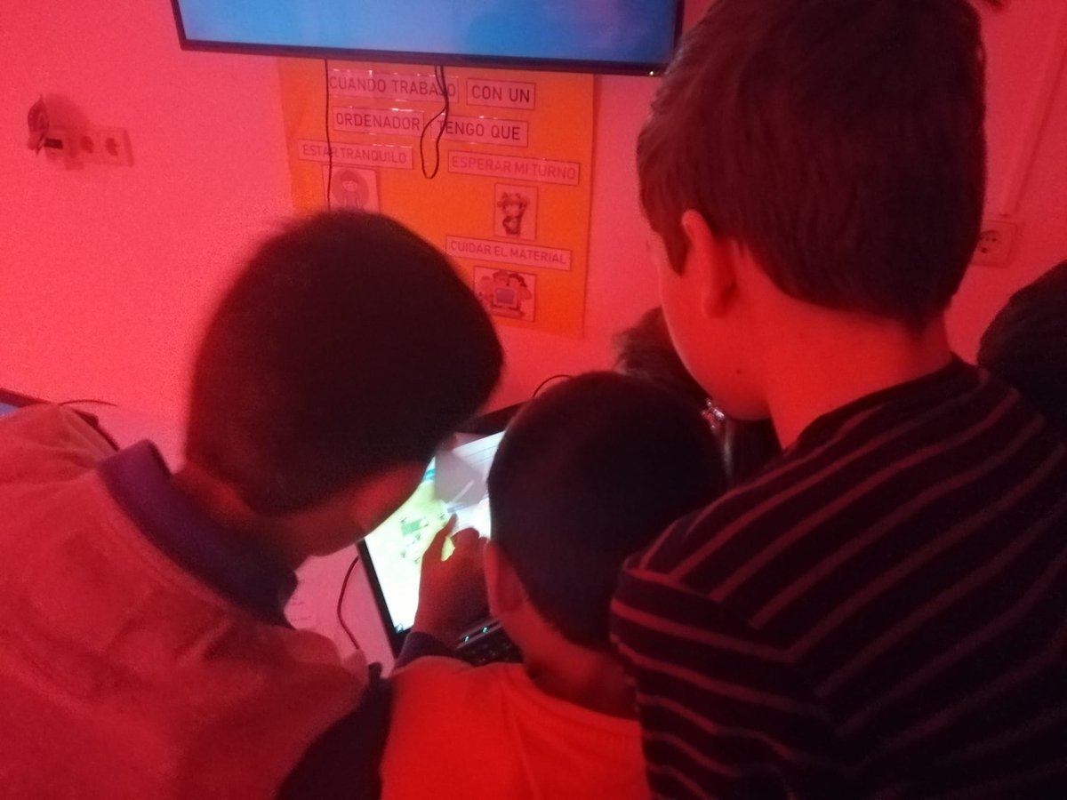 hackandtechclub's tweet image. ¡Conseguimos escapar! Lo pasamos genial, aprendimos a programar con True True, trabajamos en equipo, desarrollamos la creatividad y logramos resolver la prueba a tiempo. Y lo mejor...¡Lo pasamos de maravilla! #hackandtechclub #hytclub #programacion #truetrue #escaperoom