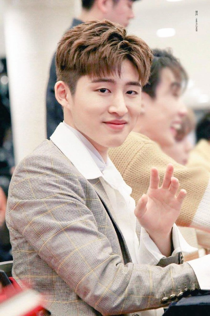 ImUrLover131's tweet photo. @pappercup_ #WellcomeBackHanbin thank you @JYJiKON for stay with Hanbin, lets hold him more tight!!
❤❤❤ love ya @ikon_shxxbi babe https://t.co/eGZ9Fr9NUq