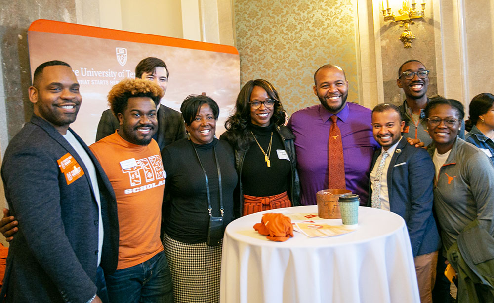 UTexasStudents's tweet image. Check out how @UTAustin expanded the #FirstGenLonghorns recognition ahead of the national celebration: bit.ly/FirstGenCelebr…  #FirstGenForward #LivingtheLonghornLife #UTFallRecap