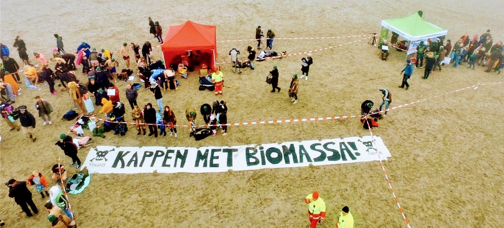 Gelukkig en een Gezond Nieuwjaar @WiebesEric ! Happy and a Healthy New Year @VattenfallGroup ! And will you make us, the people in #Holland, in de #US and in the #BalticStates happy and healthy too? #NoMoreBiomassPlants #KappenMetBiomassa #SaveTheTrees