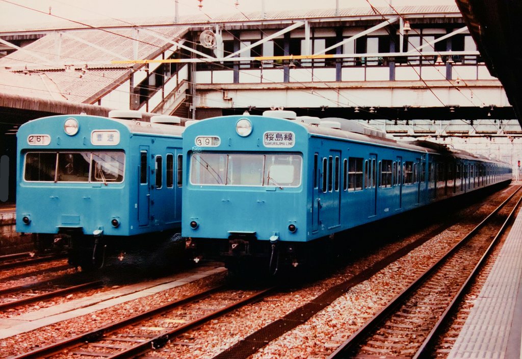 103系の日 国鉄時代の東海道、山陽緩行線の103系です。 ・日中の京都駅