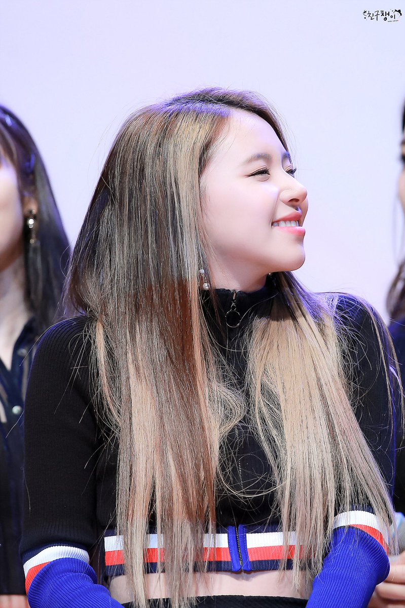chaeyoungpic's tweet photo. when her hair looked like this https://t.co/W3PRkMXhGC
