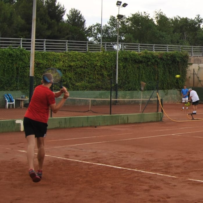 TENISPINEDA's tweet photo. Al frío❄ buena cara 😀! Mejora tus #entrenamientos de #tenis con las mejores profesionales en @tenispinedagava.
Apúntate a la escuela infantil o adulta de #tennis o #padel en nuestra WEB. Enlace en la BIO 👆 o llamando al 93 633 06 43 📞
. https://t.co/IIqgQNH8f4