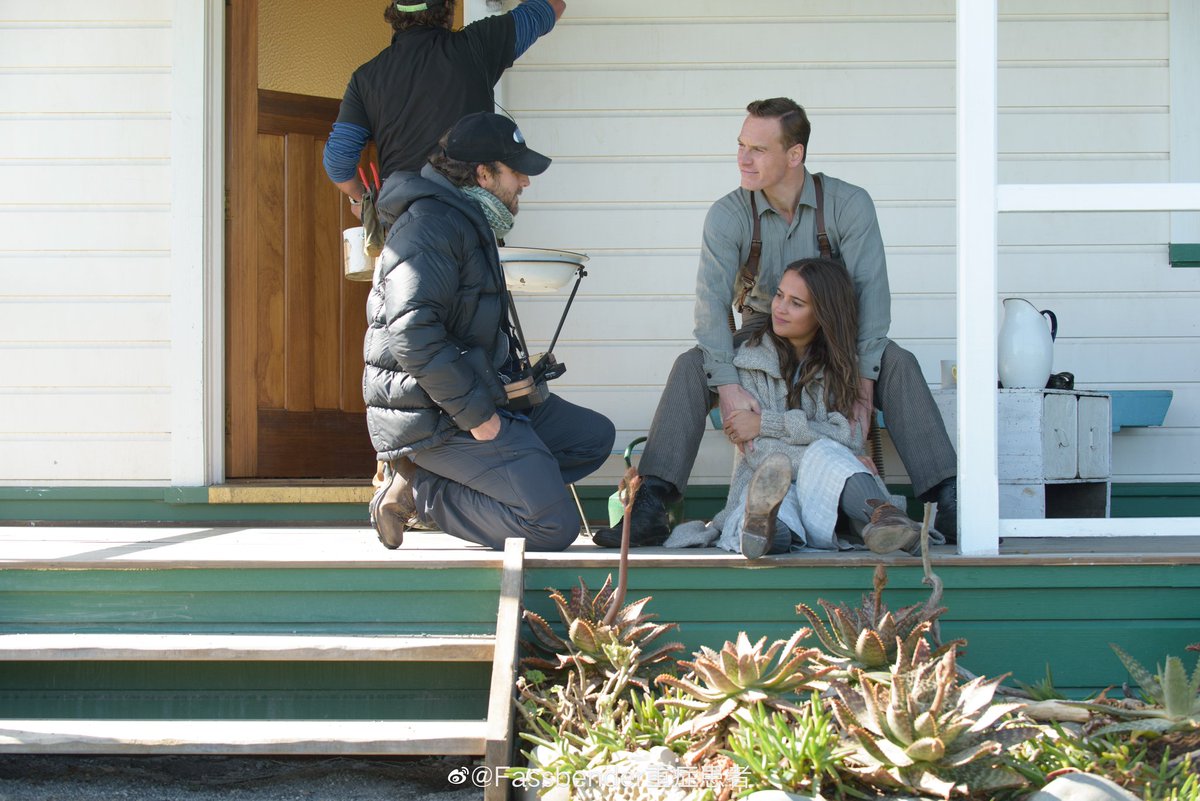 pyero33's tweet photo. August 2014: Behind the scenes: 'The Light between oceans'. Fassy, surrounded by wild nature. Spectacular!
#MichaelFassbender and
#AliciaVikander directed by
#DerekCianfrance #NZ 🇦🇺
🌳🌿⛈️🌊 #TLBO #BTS https://t.co/25mZyUezOi