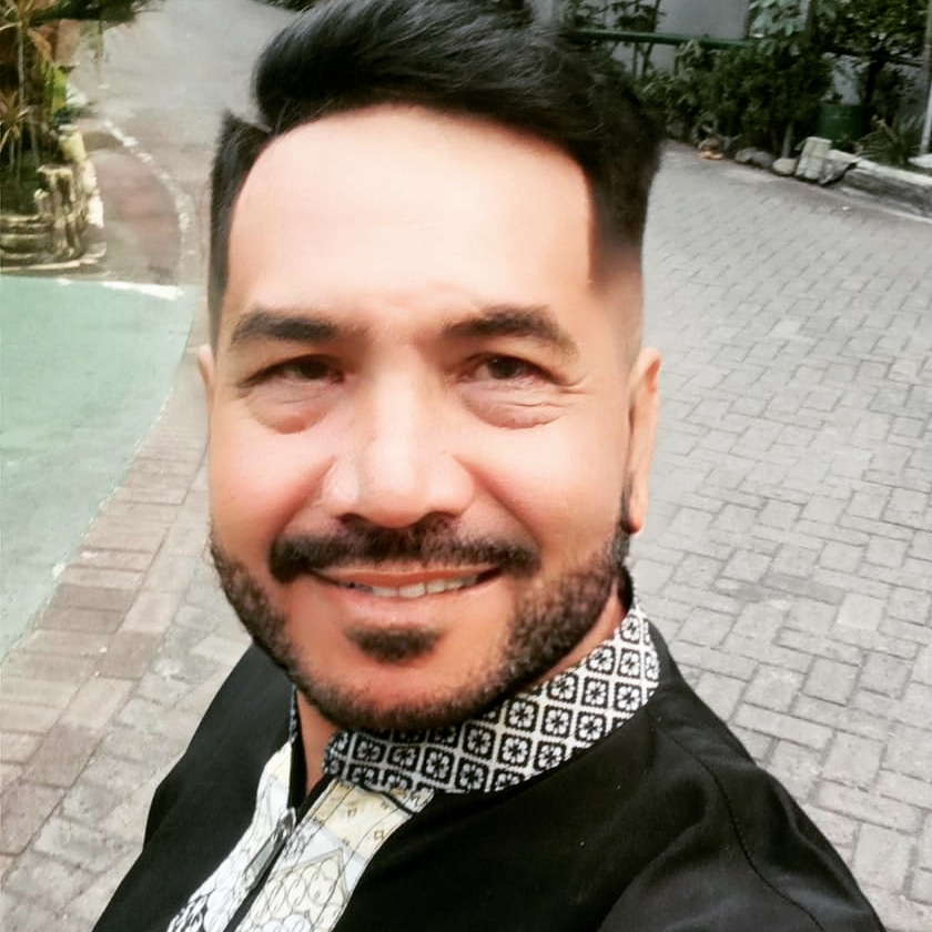 Menjauhlah dari orang-orang yang MASIH AJA:
Masih aja suka mengeluh
Masih aja malas malasan
Masih aja suka nyinyir
Masih aja gak punya 7an
Kelilingi dirimu dengan orang-orang yang memiliki mindset positif dan misi &amp; visi yang sama.