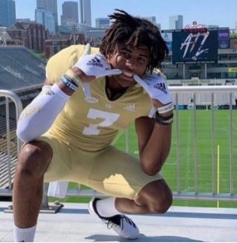 Days before enrolling at Georgia Tech on scholarship for football, Bryce Gowdy was struck by a train. His death was ruled a suicide. Gowdy was struggling with leaving his family, who were homeless &amp; staying in a hotel.

RIP 🙏

Story: cmplx.co/d0dagD9