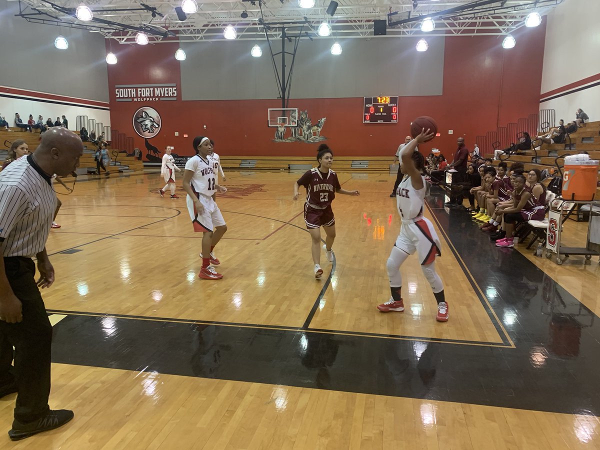 SFMHSWolfpack's tweet photo. Game 2 #NewYearsHowl https://t.co/JRqi28UiwG
