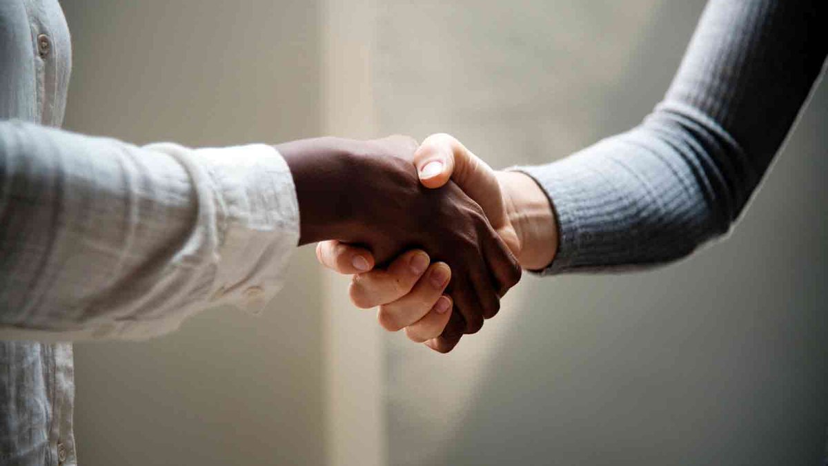 Always interesting that CEOs note personal qualities as most important in interviews and not technical competence. See The Ladders’ interviews of 7 CEOs here. buff.ly/2LbzWzm via <a href="/LaddersHQ/">The Ladders</a>