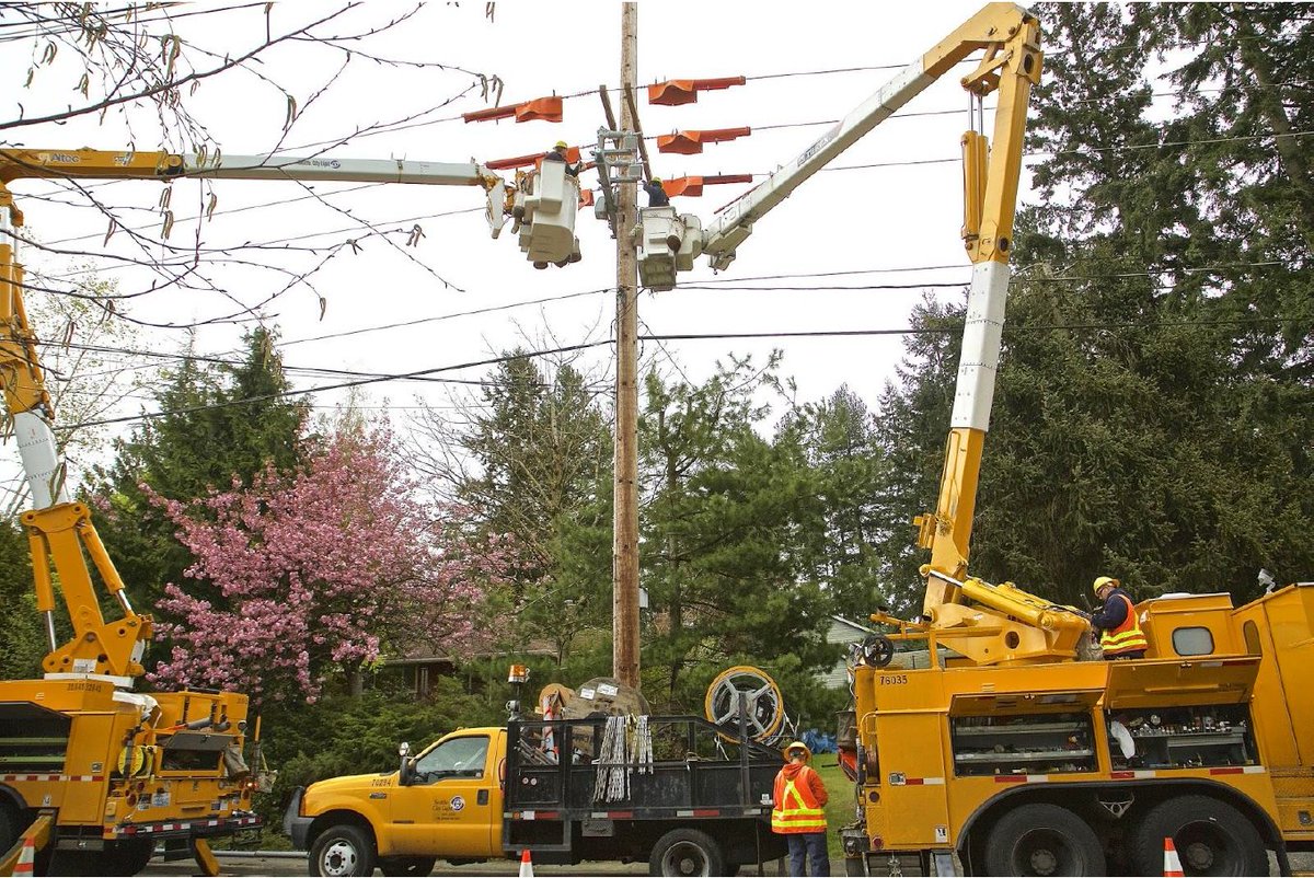 SEACityLight's tweet photo. City Light has implemented an innovative technology to increase its reliability. Learn more about this technology and the team behind it. 
#PublicPower 
https://t.co/U2EXtIfdxQ https://t.co/7MsiPMnIo3