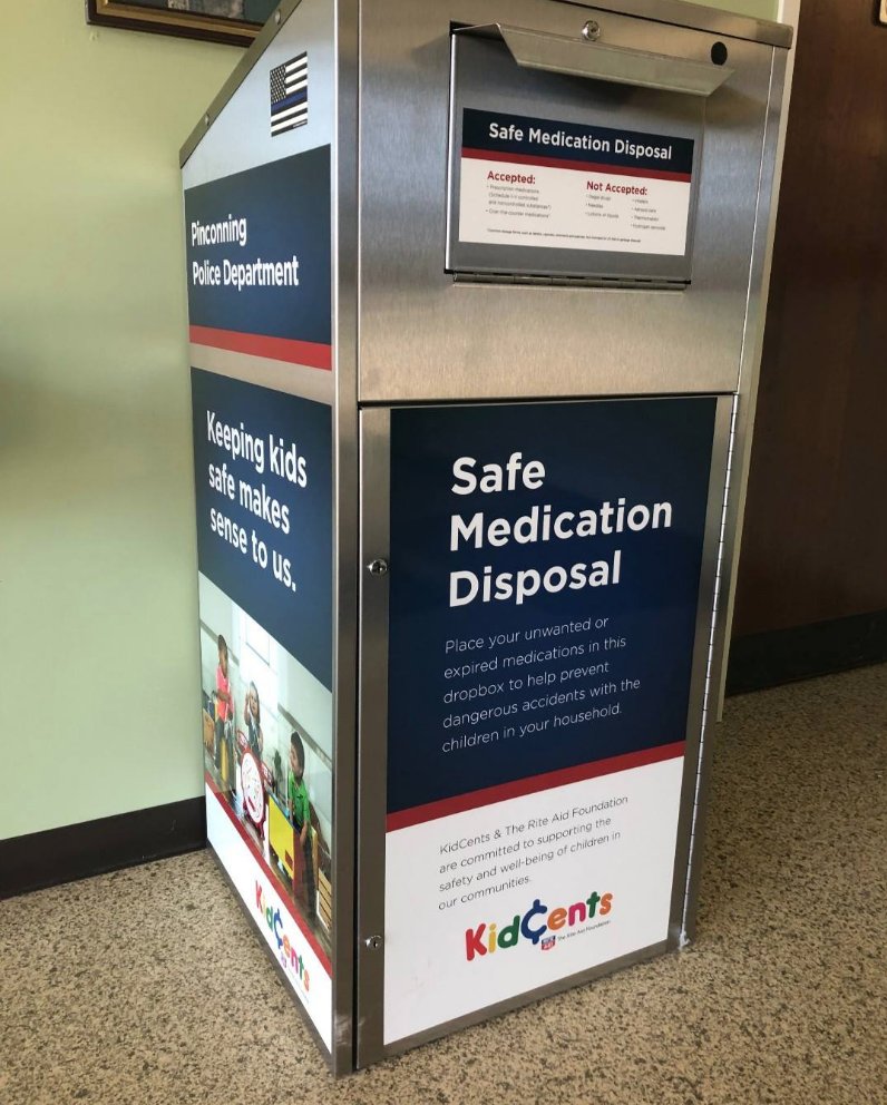 Pinconning_MI's tweet photo. Located in the main entrance of City Hall. Please drop off any expired and unwanted medications! #keepkidssafe #pinconningpolice #safemedicationdisposal https://t.co/sV9ka9gEXY
