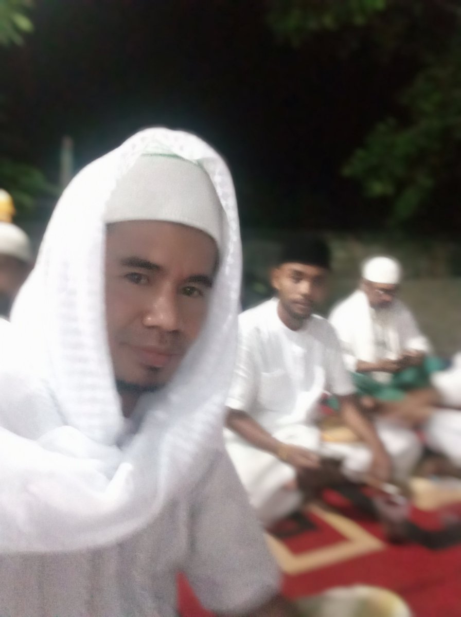IcanAlu's tweet photo. Habib ‘Umar bin Hafidz : “Orang yang menyebarkan sholawat diantara manusia (mengingatkan orang untuk bersholawat kepada Rasuluhllah SAW)
#Sampai_HusnulKhotimah https://t.co/MgCyvuBGvB