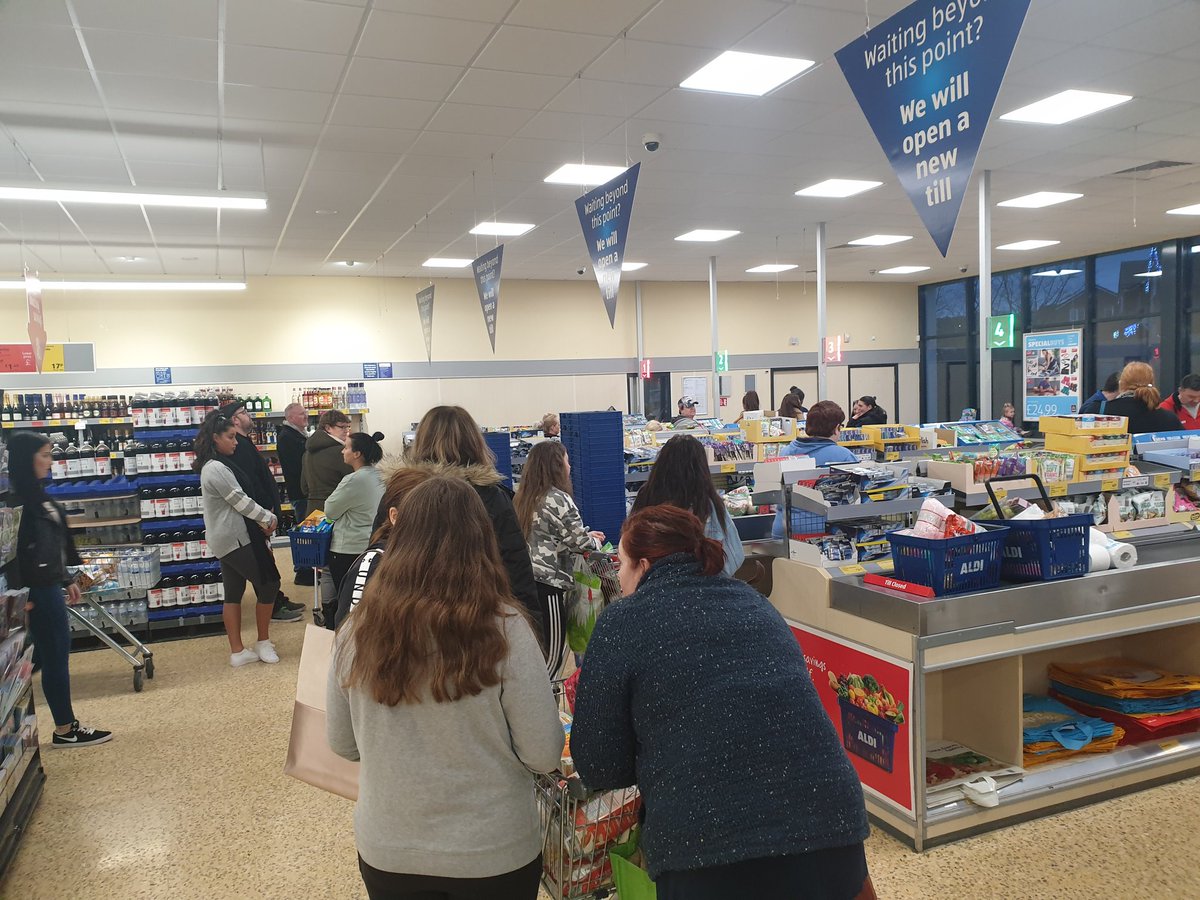DaleThomas20's tweet photo. @AldiUK caerphilly 2 people serving been waiting 20mins to get served still loads of people in front of me, manager not doing anything clearly didnt think about the roster post nye. Think I'll go to @Tesco next time https://t.co/uRnAfrgjmF