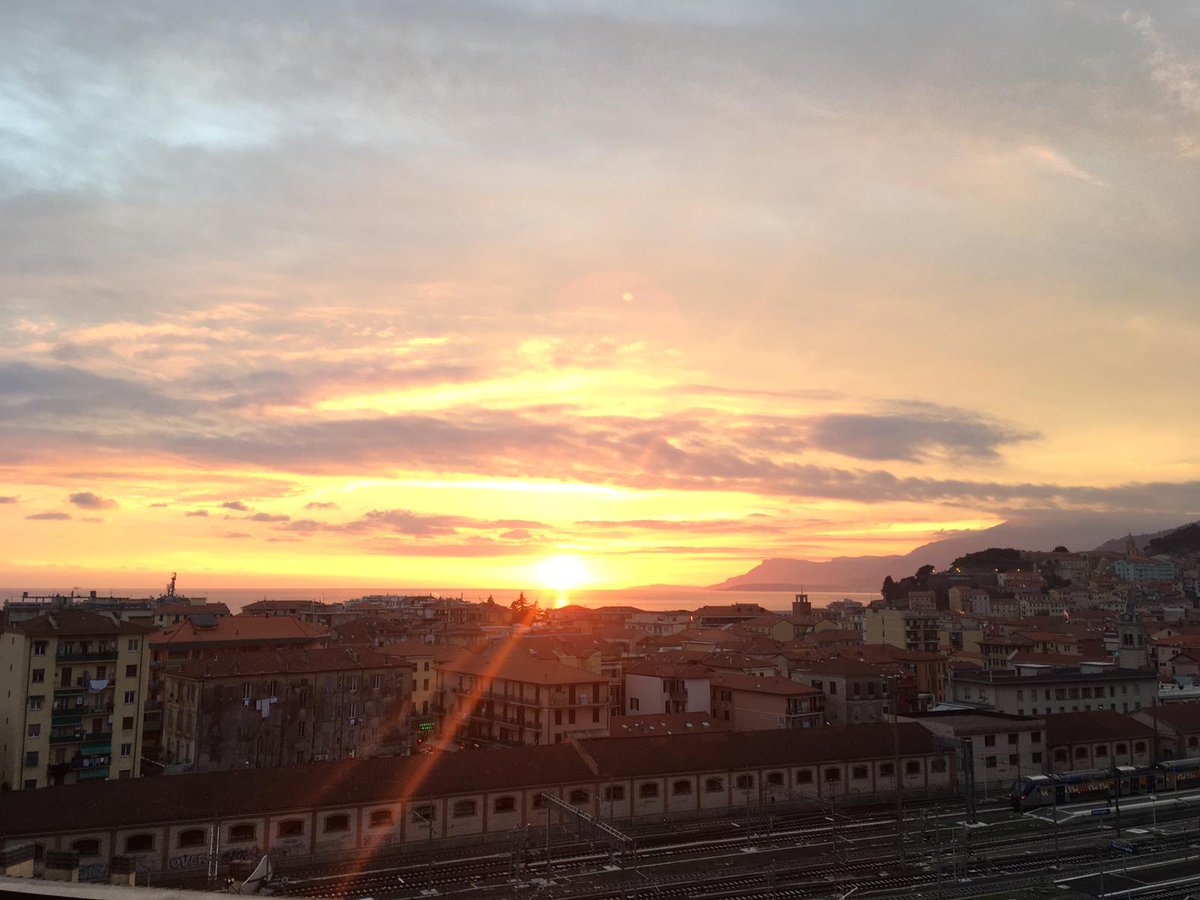 Italy this evening 🇮🇹