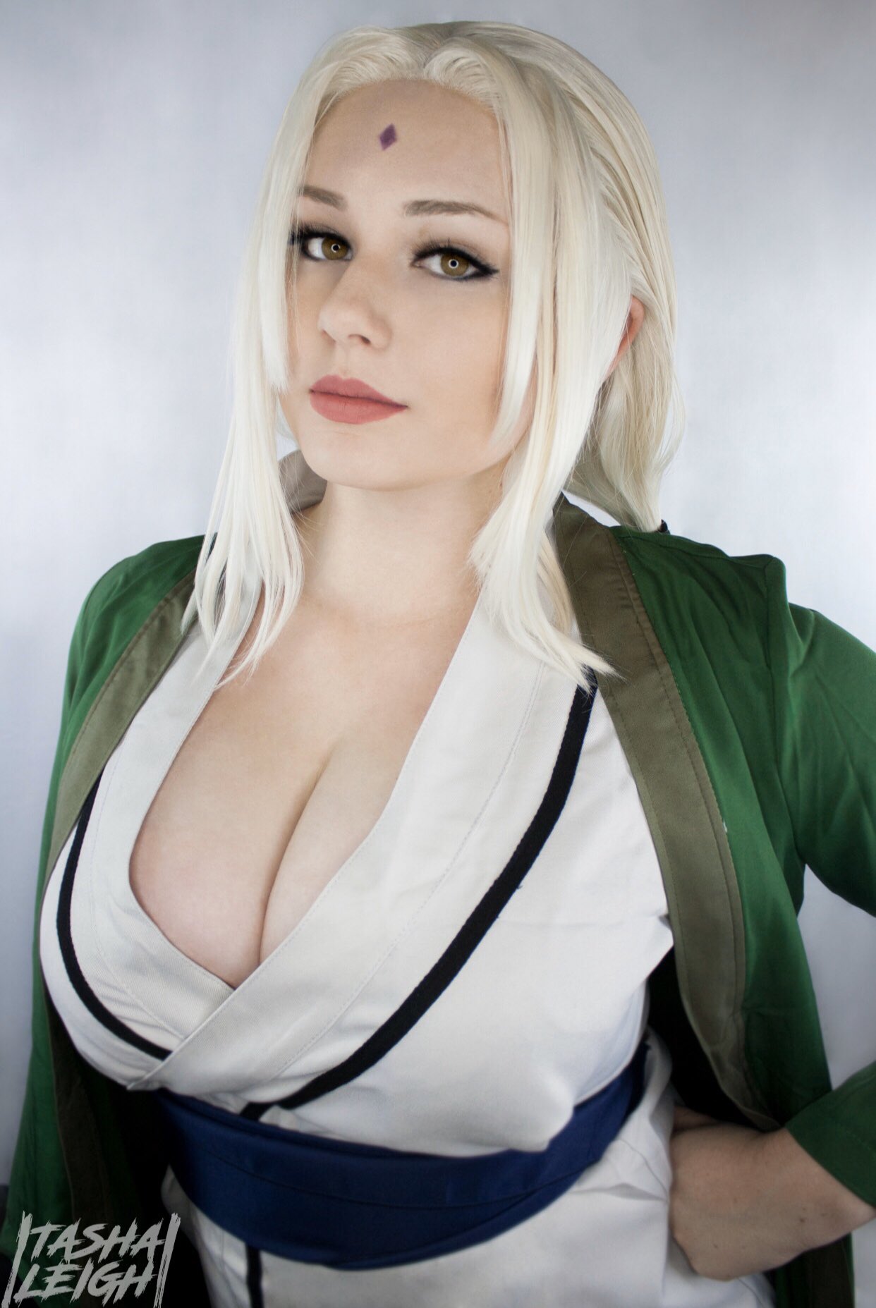 The Magic World of Cosplay Twitterren: "#Tsunade de #NarutoSaga Cospla...