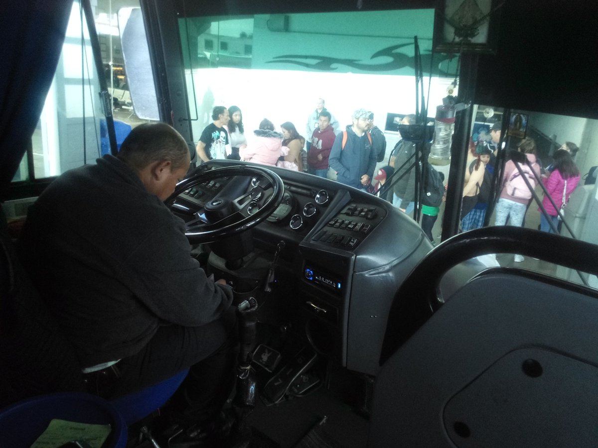 Officeshibata メキシコの長距離バス シートベルトもなくて運転手ながら運転してるけど大丈夫なのだろうかw Officeshibata メキシコの長距離バス シートベルトもなくて運転手ながら運転してるけど大丈夫なのだろうかw