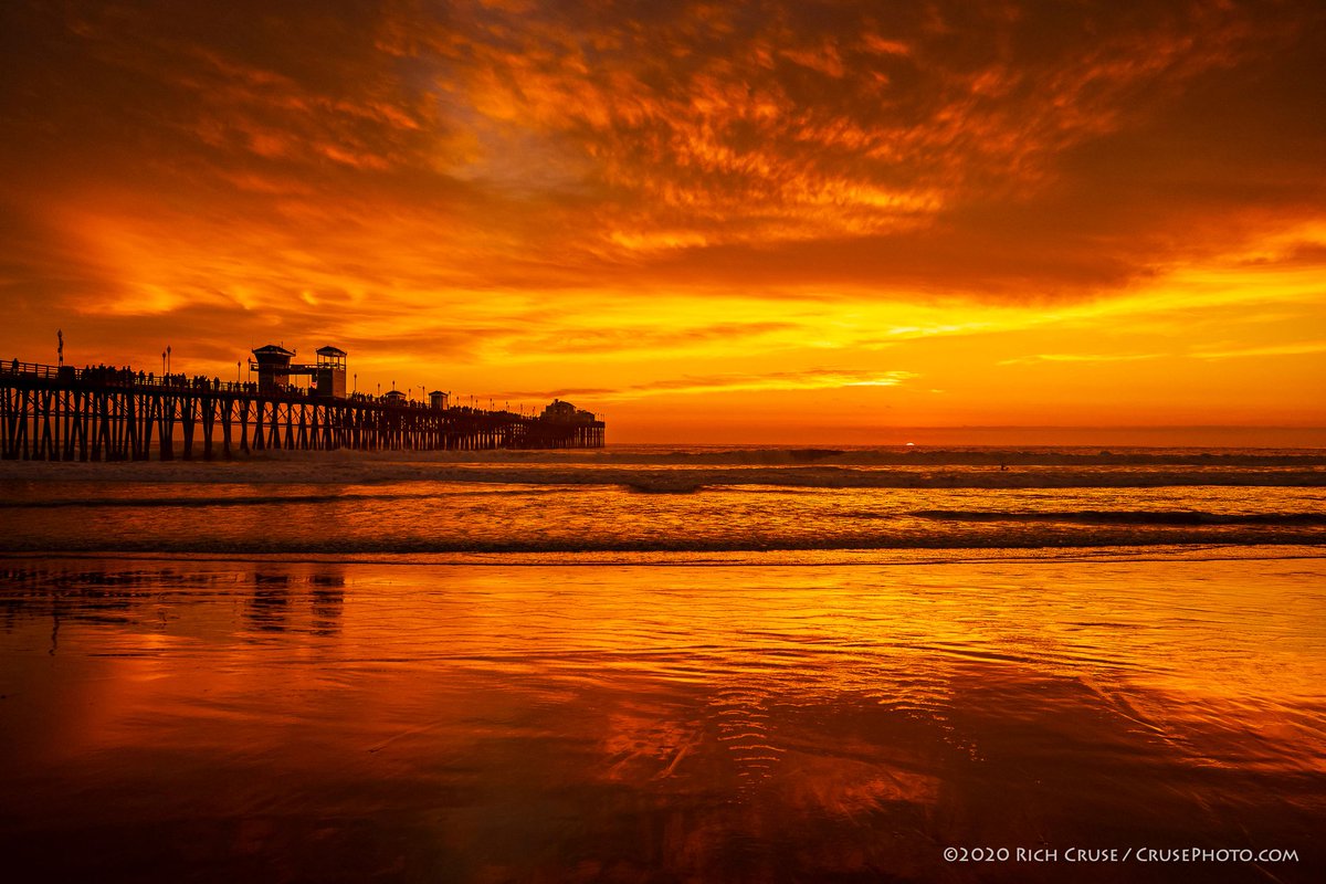 CrusePhoto's tweet photo. #firstsunset2020 #StormHour #Sunset in #Oceanside. @VisitOceanside @visitsandiego @VisitCA #CAwx #VisitSD @NikonUSA #Z50 #nikonnofilter @StormHour https://t.co/8b8f7YqRA4