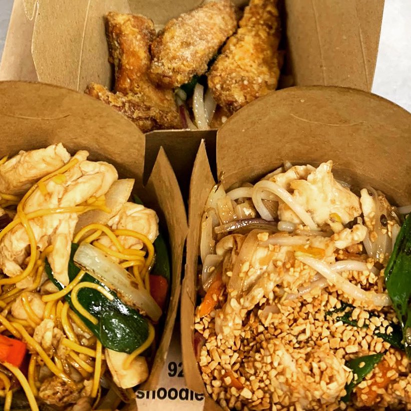 🐓Who’s a fan of chicken?🐓We definitely can accommodate your needs. Don’t forget to order £20 or more via our app or phone to get 10% off the total bill. #southroadwaterloo #saltandpepperchickenwings #chickenteriyakinoodles #chickenpadthai #chickenmania #noodlelover #nomsg