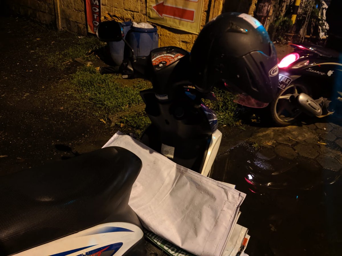 garuksampah's tweet photo. #mendadakgiat Klitih keliling kota, garuk #sampahvisual !
Maaf pak kami bawa sajam, buat nyopoti roundtag/reklame ilegal. (Rujukan: Perda no 23 th 2016)
cc:
@satpolppjogja
@PemkotJogja
@polresjogja https://t.co/1s7EM8v9j8