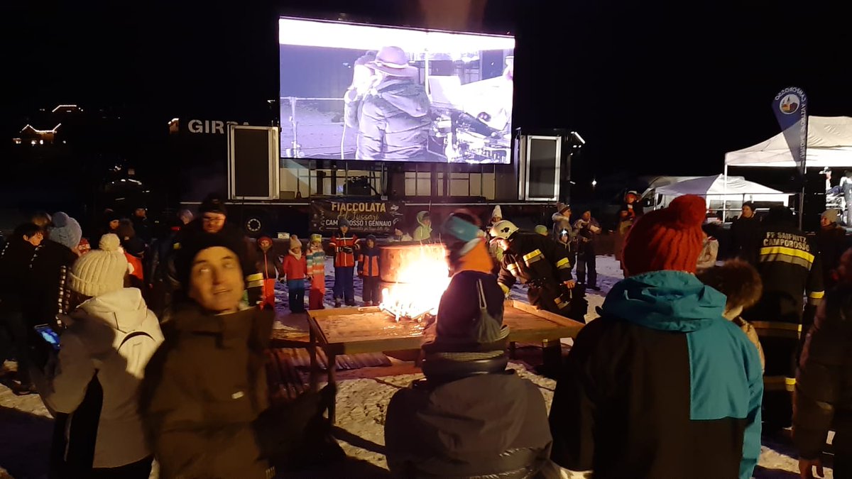 GIRBAsrl's tweet photo. Truck-Maxischermo a Tarvisio per la 47^ Edizione della "Fiaccolata del Lussari"
INFO https://t.co/YcNY4QxeoV 
#ledtruck #ledwall #live #ski https://t.co/67dljykFlp