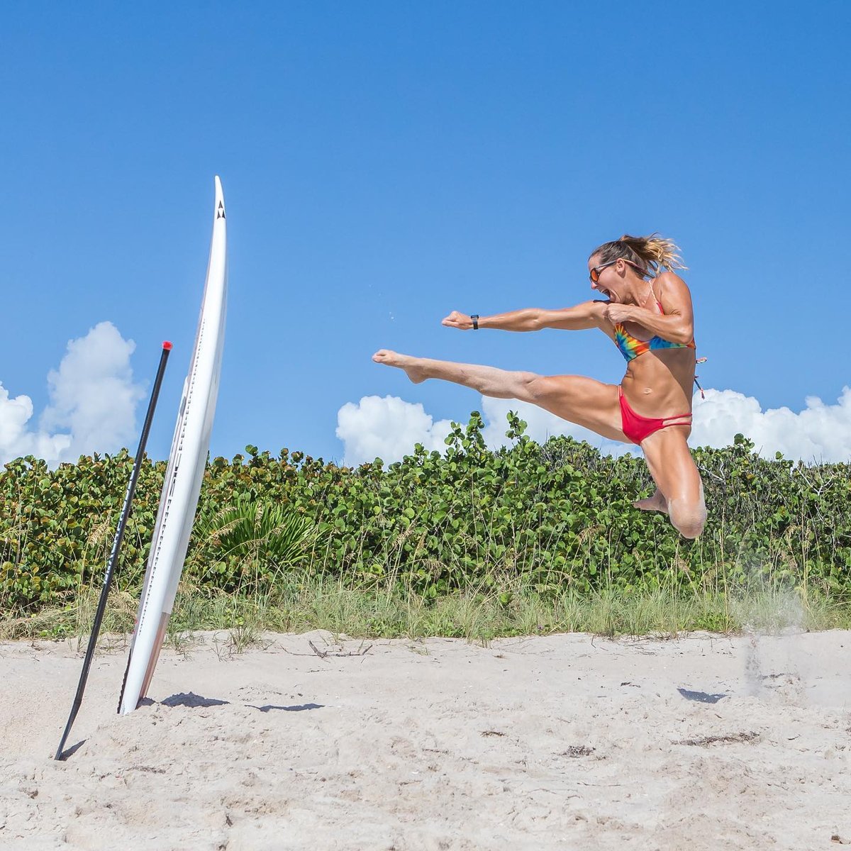 Kaenon's tweet photo. 2020 come at us. 🏄🏼♀️
Stoked for the New Year like our friend and SUP star @seychellesup.
.
.
.
#newyear #sup #standuppaddle #paddleboarding #kaenon #builtforoutsiders https://t.co/8l4kObU4GH