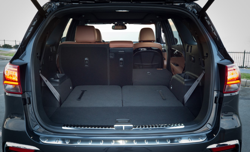 KiaWesleyChapel's tweet photo. If you have a big trip or fun adventure planned, rest assured there is plenty of room for all of your gear with the #Kia #Sorento. https://t.co/mgtKFqHxPL