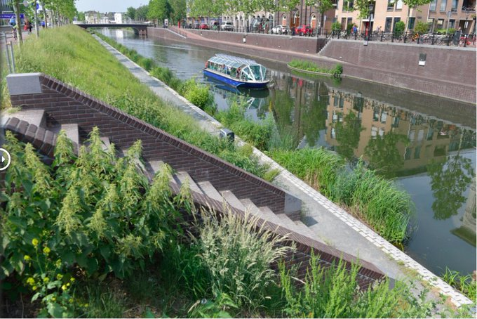 fietsprofessor's tweet photo. Radical change is possible. 

The mistake to let cars dominate space is not easily fixed.
But our cities can heal from the inflicted wounds.

Wishing all cities willpower, consistency &amp; courage in 2020s!

~Catharijnesingel, Utrecht https://t.co/3NQgGMaPC2