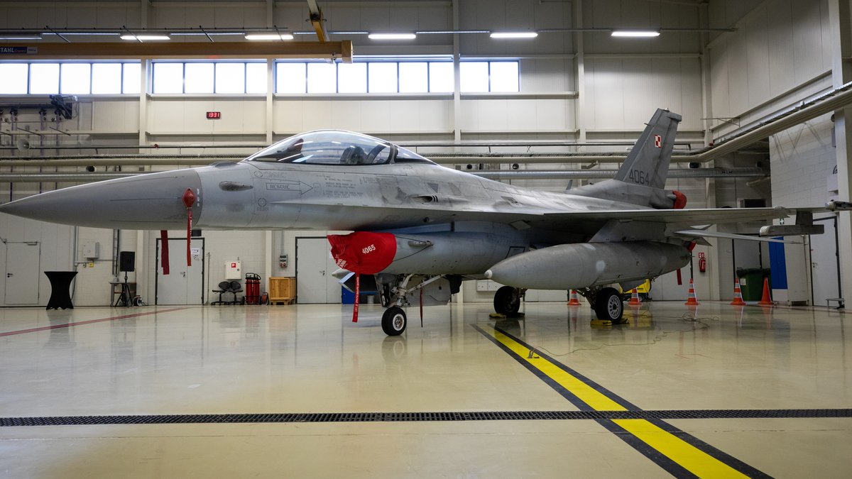 balt_security's tweet photo. Polish 🇵🇱 Air Force took over from Czech 🇨🇿 Air Force the responsibilities as an augmenting nation within @NATO's #BalticAirPolicing. This is the ninth time Poland participates in this Allied mission and first time being stationed in the Ämari Air Base in Estonia 🇪🇪.
#WeAreNATO https://t.co/ANWclrP1mh