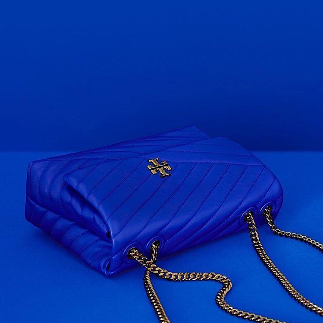modesens's tweet photo. Feeling the blues this season in #ToryBurch 💙
#ModeSens #DesignerBags #BagAddiction
Image: Tory Burch
https://t.co/oEFDkS7M3p https://t.co/VXAuOGhEtB