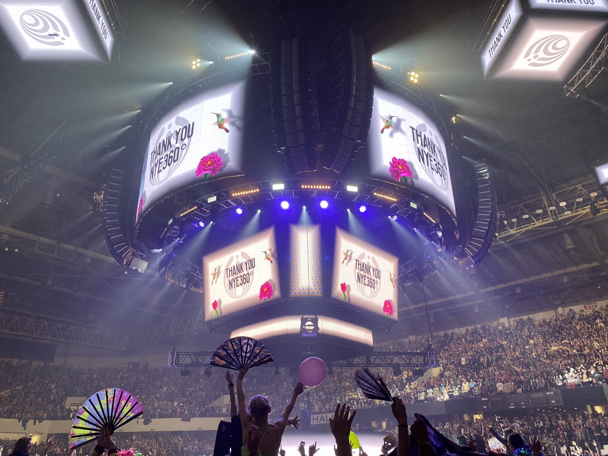 Fokacha's tweet photo. @bassnectar #familyphoto #we360 #freedomhall #louisville #youknowyouloveit #newyear2020 https://t.co/Imp9FLVLoq