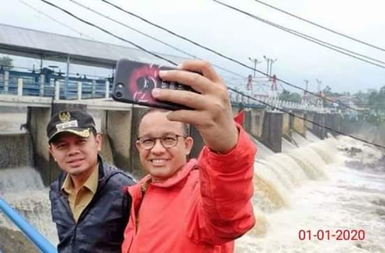 Pak <a href="/aniesbaswedan/">Anies Rasyid Baswedan</a> saya dapat foto ini dr kiriman di WAG. Benarkah?