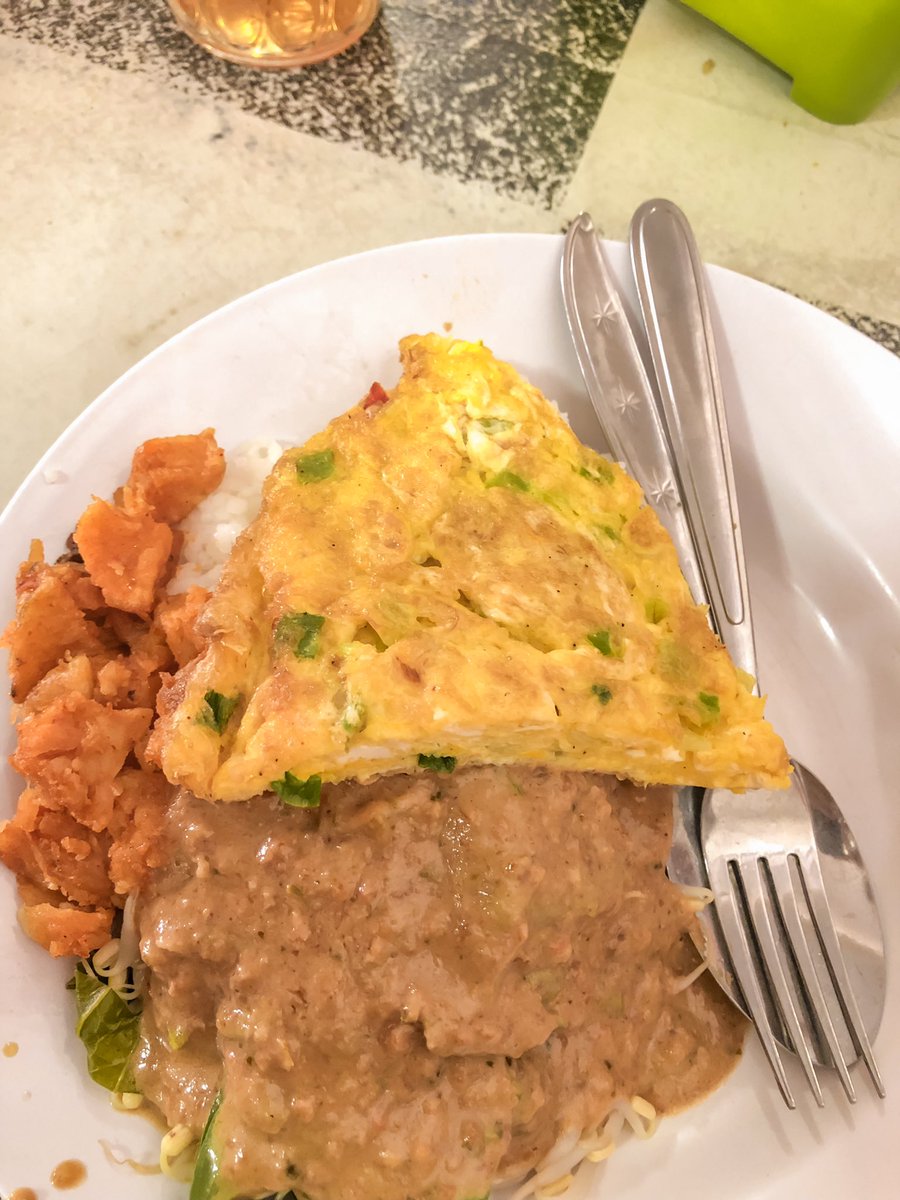 brendangelacw's tweet photo. #thingsiate
1 pecel warung sidik batu ramenya nauju, pdhl b aja
2 salmon di marinate ama teriyaki kikkoman enak
3 daging beli di hypermart uda ada bumbunya dpt 6 potong gini for 50k mayan ga si
4 tahu goreng depot 29 lawang 🥰 ada sop kambing obat enak https://t.co/aRENqBeyax