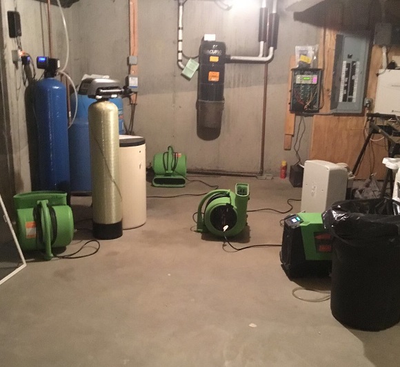 ServproWDC's tweet photo. Water always wins: in less than 15 minutes water managed to travel down from the bathroom to the kitchen to the basement of this home. Never underestimate the power of water! No matter the problem, #SERVPRO is the solution!
#WaterDamage #DamageRemediation https://t.co/FJetefogGr