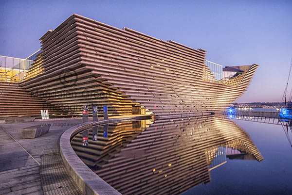 Curves and Reflections - Cool Blue Nighttime View  - V and A Museum of Design - Dundee @DDWaterfront @dundeecity @V_and_A #discoverdundee #magdalengreen #kengokuma #vanda  #dundee