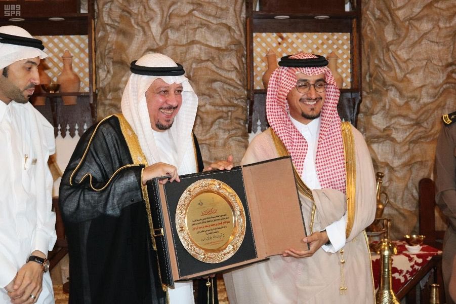 سمو الأمير فيصل بن محمد يدشن المركز السياحي المتكامل الأول بالعاصمة المقدسة.
spa.gov.sa/2018801
#واس_عام