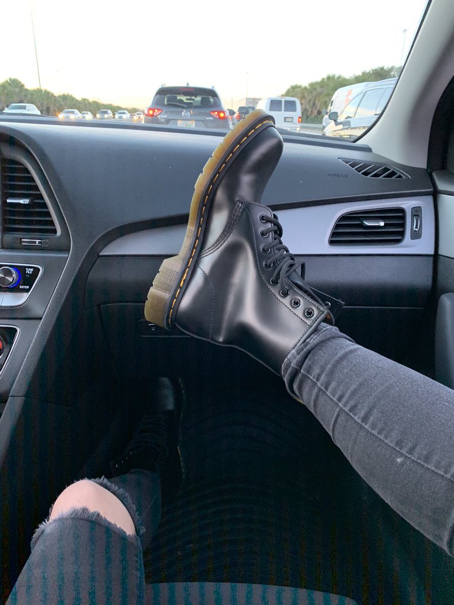 OhhellyeahHay's tweet image. new boots and car, who dis.

been working my ass off. i loved my jeep but traded her ass in for something new. bye bitch. 
whats new with all of you?