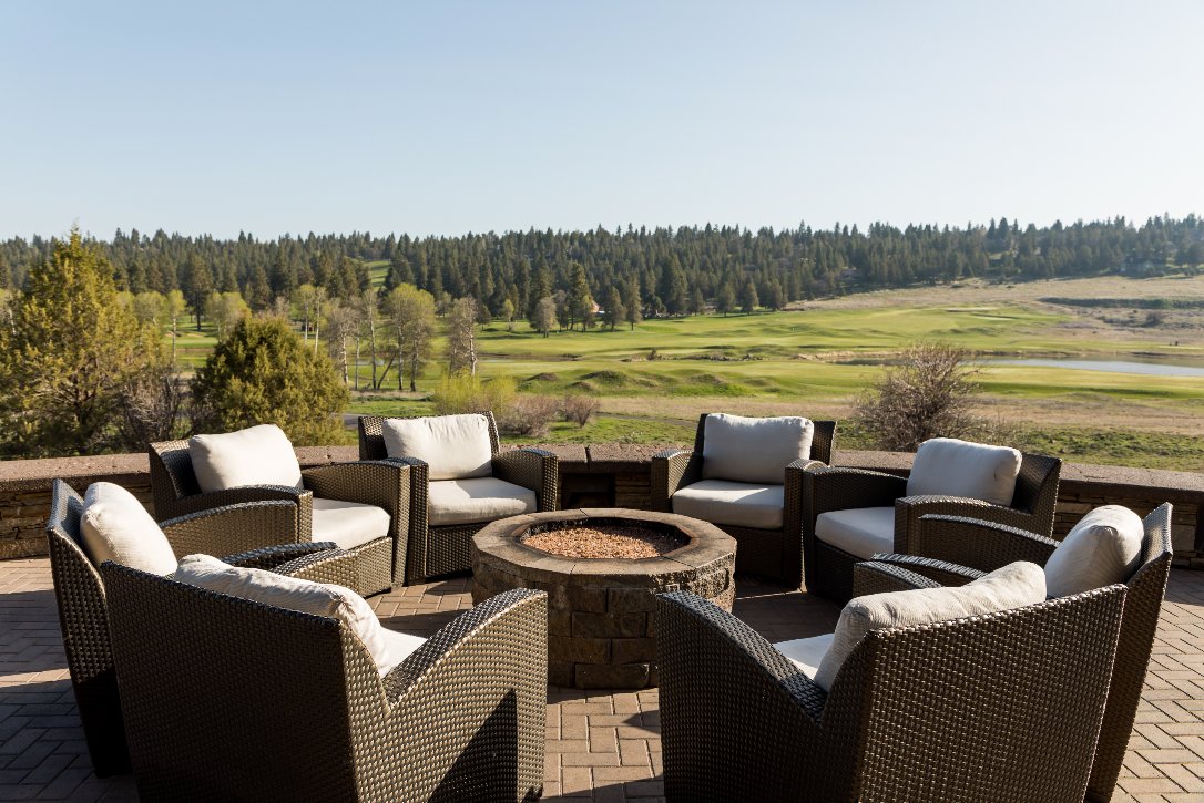 cascadeswedding's tweet photo. We are getting so excited for the The @EsthetixMD Cascades Wedding Show, presented by Incredible Events on Jan. 18! Have you seen the 2020 GRAND PRIZE from @Running_Y_Ranch: https://t.co/HmHIpAV9R0 https://t.co/378TAqsWLP