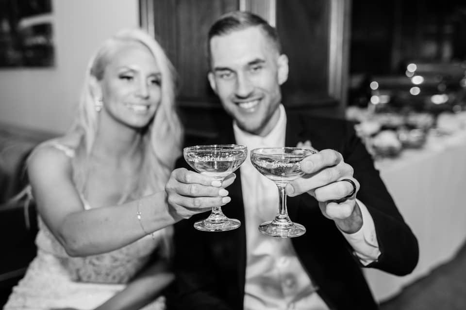 CHEERS to 2020! 📸: Denise Apgar Photography, reposted via James Apgar