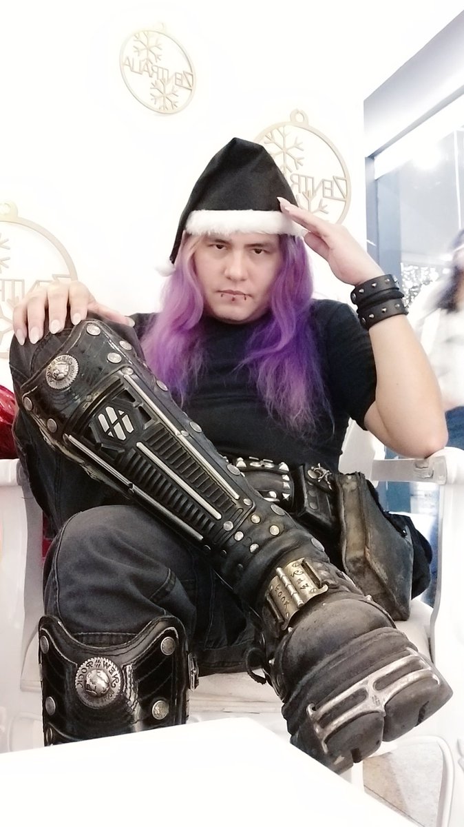 VChimaera's tweet photo. Aquí nomás viendo como la cagas, la cagas, y la vuelves a cagar...

#goth #gothicboots #tactigoth #gothgoth #gothiclife #gothaesthetic #gothic #gothiclife #gothlife #darkaesthetic #dark #androgynous #gothboy #gothandrogyny #gothicstyle #gothicnails #darkwave #violet #violethair https://t.co/I7fyqlmsuL